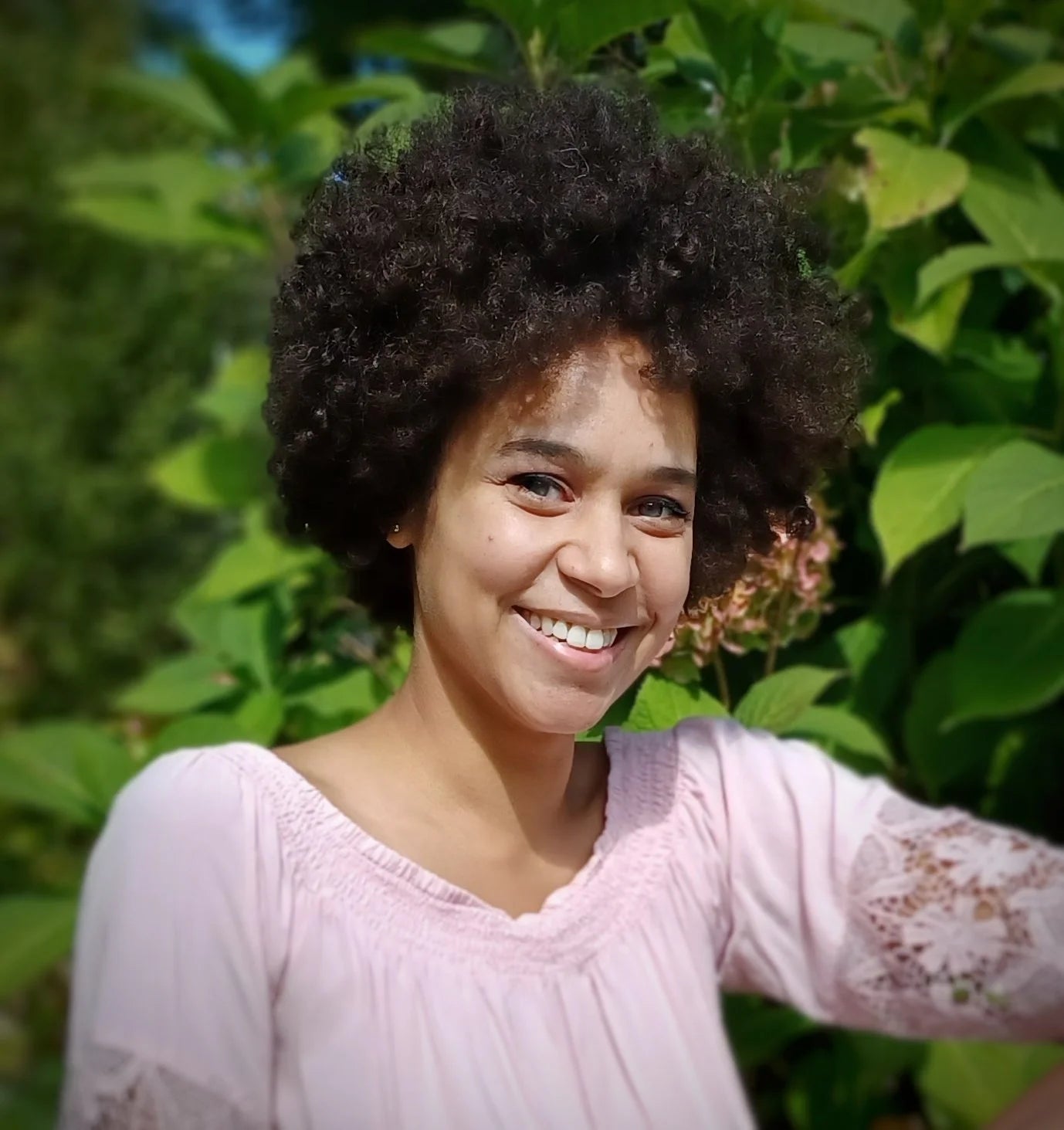 <em>لين يو.</em>